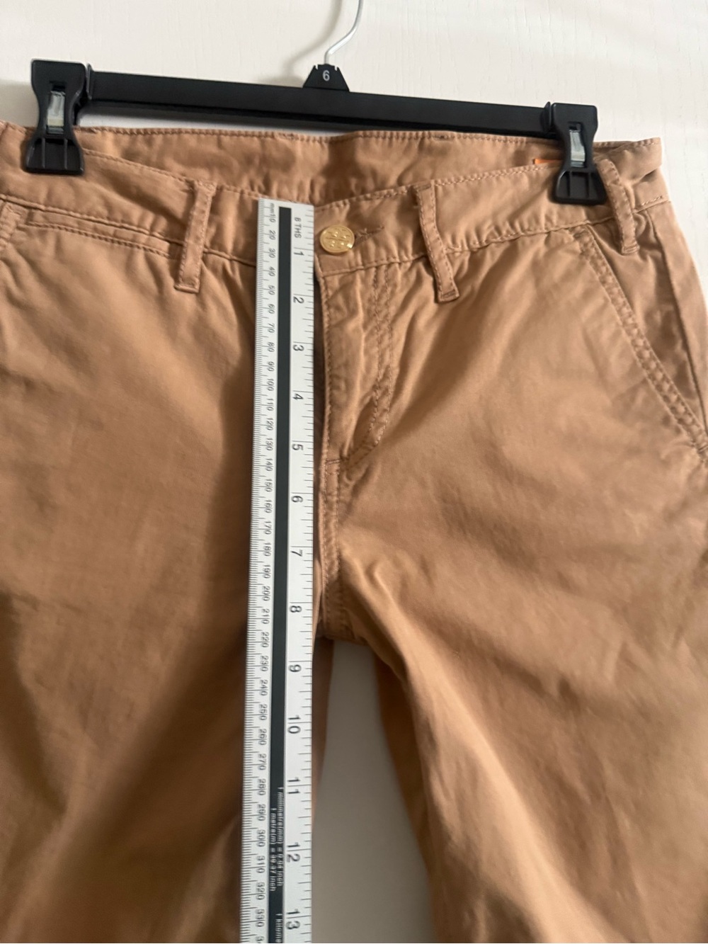 Tory Burch Khaki Tan Chino Bermuda Shorts Gold Logo Button Size 25 - Picture 3 of 7